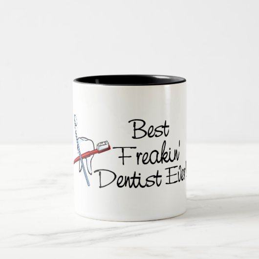 Freakinの最も最高のな歯科医 ツートーンマグカップ (中央)