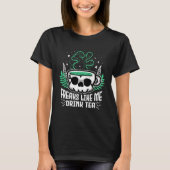 Freaks Like Me Drink Tea Gothic Skull Tea Tシャツ (正面)