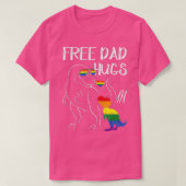 Free Dad Hugs LGBT Pride Dad Dinosaur Rex  Gift  Tシャツ (デザイン正面)