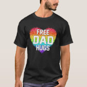 Free dad hugs LGBT pride social movement Tシャツ (正面)