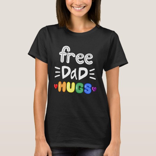Free Dad Hugs LGBTQ Pride Rainbow Lesbian Gay Bi T Tシャツ (正面)