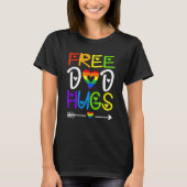 Free Dad Hugs Pride Heart Rainbow LGBT Gay Pride D Tシャツ (正面)