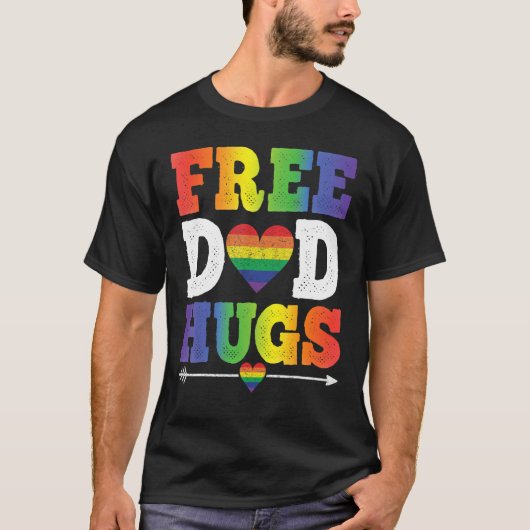 Free Dad hugs with rainbow flag for gay and lesbia Tシャツ (正面)