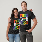 Free Dad hugs with rainbow flag for gay and lesbia Tシャツ (ユニセックス)