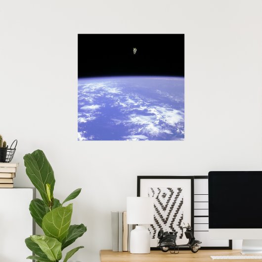 Free-flying Astronaut ポスター (ホームオフィス)