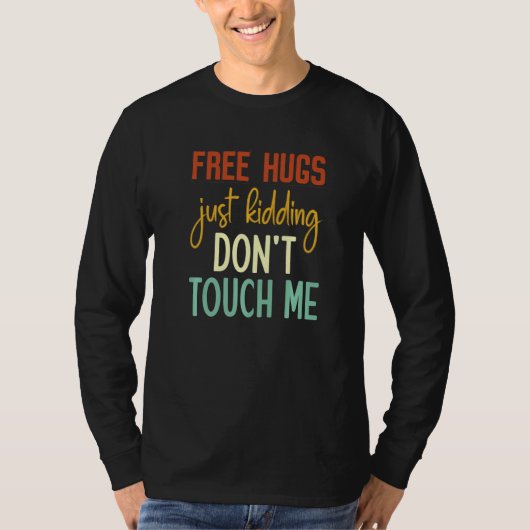 Free Hugs Just Kidding Don't Touch Me Funny Sarcas Tシャツ (正面)
