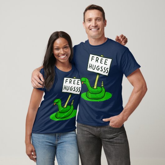 Free Hugsss Funny Cute Snake Hug Lovers Tシャツ (ユニセックス)