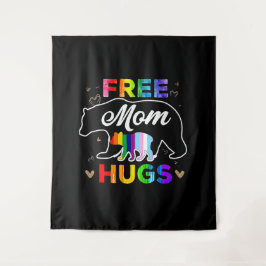 Free Mom Hugs タペストリー