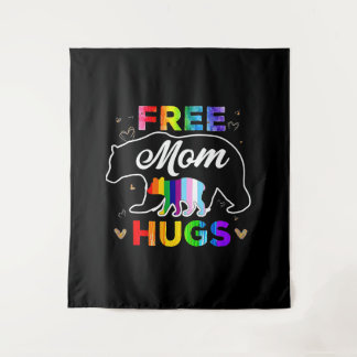 Free Mom Hugs タペストリー