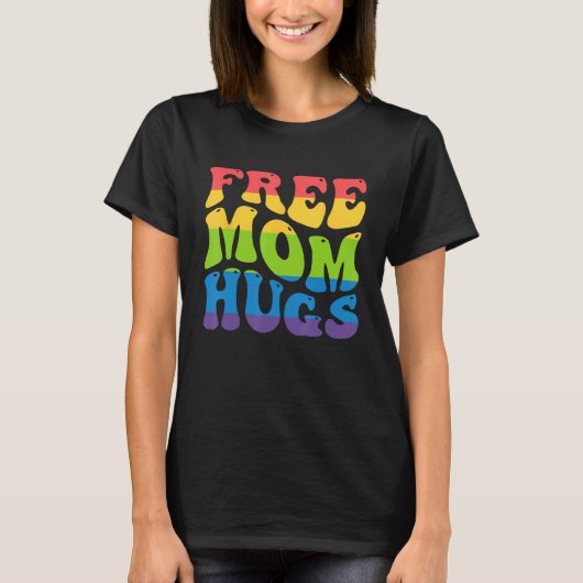 Free Mom Hugs for LGBTQ+ Pride Month and Gay Right Tシャツ (正面)
