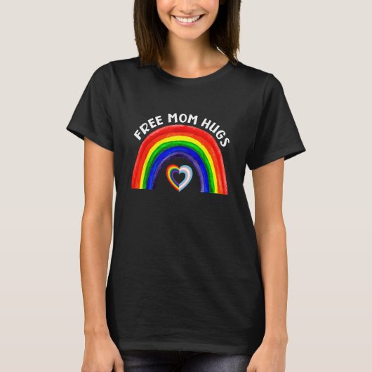 Free Mom Hugs LGBT Rainbow And Transgender Flag He Tシャツ (正面)