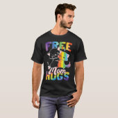 Free Mom Hugs Pride Month LGBT Mom Tシャツ (正面フル)