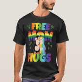 Free Mom Hugs Pride Month Pride Parade Rainbow Tシャツ (正面)