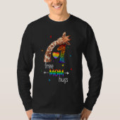 Free Mom Hugs  Rainbow Giraffe Heart Lgbt Pride Mo Tシャツ (正面)
