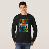 Free Mom Hugs Rainbow Heart Lgbt Ally Pride Month  Tシャツ (正面フル)