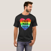 Free Mom Hugs Rainbow Heart Lgbt Lgbtq Pride Month Tシャツ (正面フル)