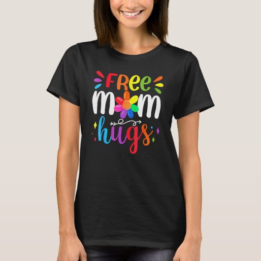 Free Mom Hugs Rainbow Heart LGBT Pride Month Tシャツ (正面)