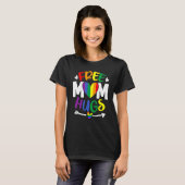 Free Mom Hugs Rainbow LGBT Lesbian Gay Trans Pride Tシャツ (正面フル)