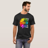 Free Mom Hugs  Rainbow Lgbt Mom For Women Pride Mo Tシャツ (正面フル)