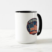Freedom 1776 American Flag Patriotic Badge マグカップ (正面右)