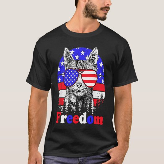 Freedom Cat American Flag 4th of July Tシャツ (正面)