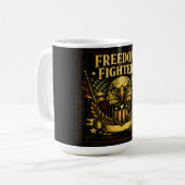 Freedom Fighter – American Defender Pride コーヒーマグカップ (正面左)