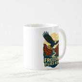 Freedom Flies Here Retro Eagle Artwork コーヒーマグカップ (正面右)
