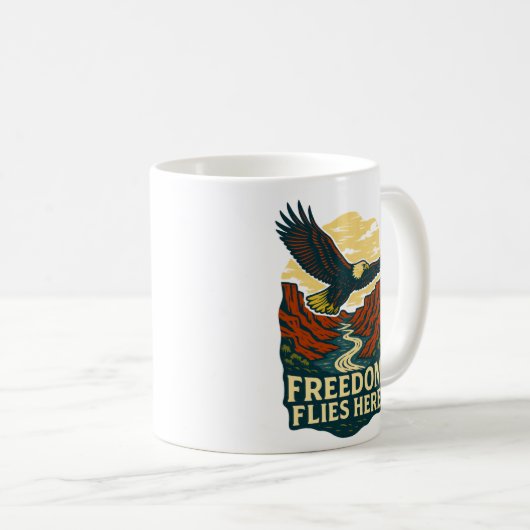 Freedom Flies Here Retro Eagle Artwork コーヒーマグカップ (正面右)