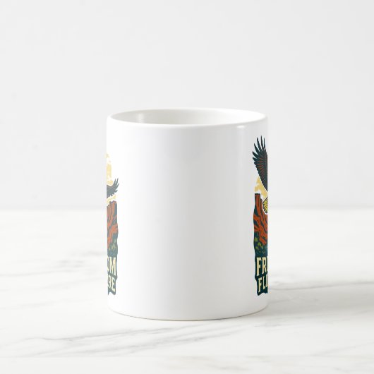 Freedom Flies Here Retro Eagle Artwork コーヒーマグカップ (中央)