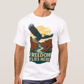 Freedom Flies Here Retro Eagle Artwork Tシャツ (正面)