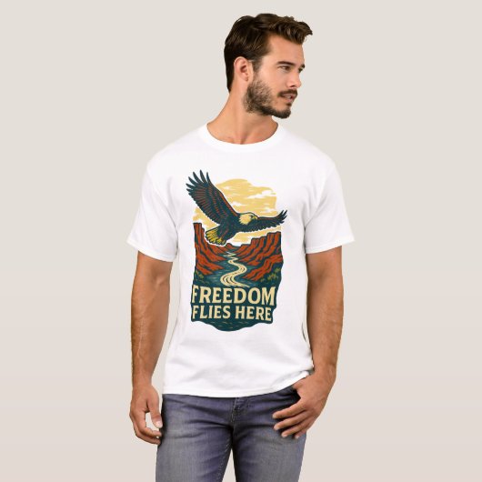Freedom Flies Here Retro Eagle Artwork Tシャツ (正面フル)