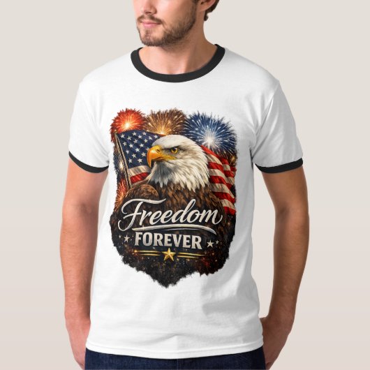Freedom Forever - アメリカ独立記念日にリアルなハクトウワシ Tシャツ (正面)