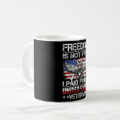 Freedom Isnt Free Veteran - American Eagle コーヒーマグカップ (正面左)