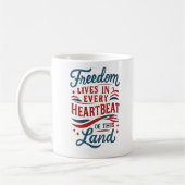Freedom Lives in Every Heartbeat–4th of july quote コーヒーマグカップ (左)