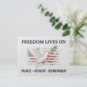 Freedom Lives On Patriotic Memorial Day ポストカード (スタンド正面)
