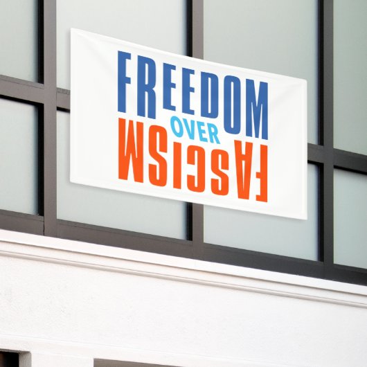 Freedom Over Fascism Banner 横断幕 (ビルの外側)