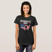Freedom Patriotic Veteran USA Flag American Memori Tシャツ (正面フル)
