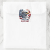 Freedom Runs Deep Patriotic USA Pride Decal スクエアシール (バッグ)