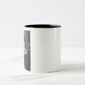 Freedom's Flight - Dove Escaping Snakes cup ツートーンマグカップ (中央)