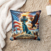 Freedom's Holy Light Pillow – 信仰，心地よい，アメリカ クッション (ブランケット)