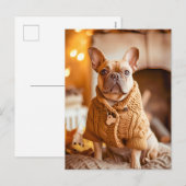 French Bulldog in Knitted Dog Attire シーズンポストカード (正面/裏面)