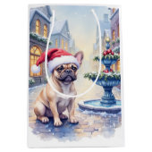 French Bulldog Snowy Town Fountain Santa Christmas ミディアムペーパーバッグ (正面)