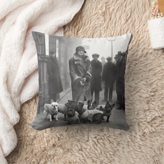French Bulldogs Walker Gray/Black Throw Pillow クッション (ブランケット)