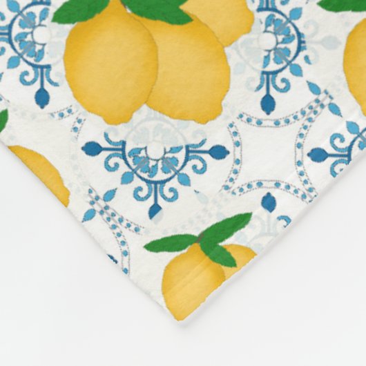 French Country Lemon Blue Tile Pattern フリースブランケット (角)