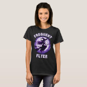 Frequent Flyer Witch, Funny Halloween Witch Costum Tシャツ (正面フル)