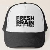 Fresh Brain™ Trucker Hat (medium size design) キャップ (正面)