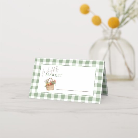 Fresh off Market Sage Gingham Bridal Shower  プレイスカード (正面)