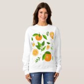 Fresh oranges with flowers and leaves スウェットシャツ (正面フル)