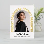 Freshly Graduated Inline Graduation Announcement 箔シーズンカード (立ち正面)