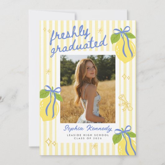 Freshly Graduated Lemon Blue Bow Graduation 招待状 (正面)